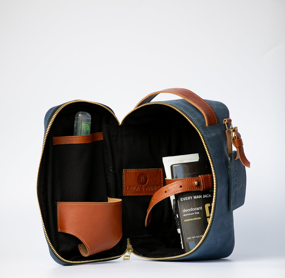 
            
                Load image into Gallery viewer, Unisex Leather Toiletry Bag
            
        